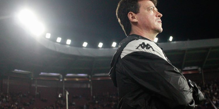 O atacante Loide Augusto foi liberado pelo Vasco da Gama dos treinamentos desta semana para tratar de problemas familiares.