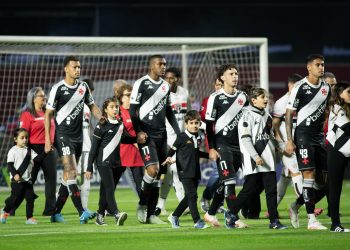 Jogador contestado no Vasco recusa proposta para sair do clube carioca