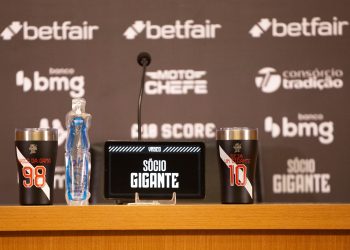 Em meio a crise interna e pressão da torcida do Vasco, presidente Pedrinho convoca coletiva