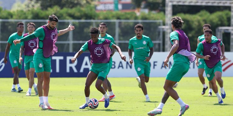 Diniz quer, e o Vasco vai tentar! Clube mira lateral multicampeão pelo Palmeiras