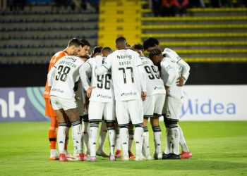 Aos 36 anos e criticado pela torcida do Vasco, cria da colina quer atuar em alto nível