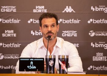 Admar quebra o silêncio da diretoria do Vasco