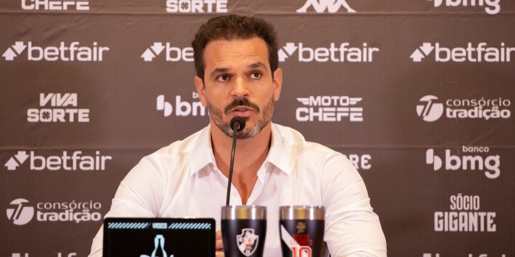 Admar quebra o silêncio da diretoria do Vasco