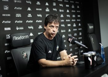 Vasco escalado com mudanças para a decisão
