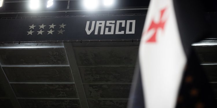 Vasco sofre nova ação na Justiça com jogador