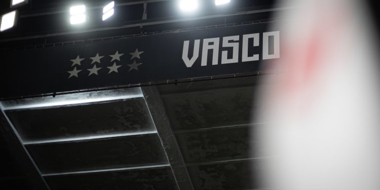 Influenciador registra queixa contra VP do Vasco por ameaça e agressão; dirigente nega acusações, veja vídeo