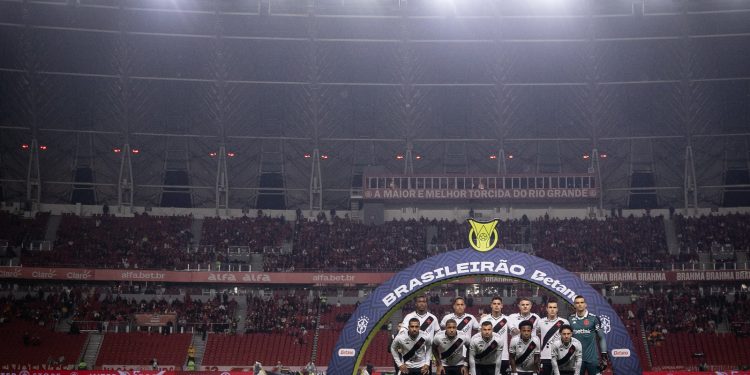 Vasco prepara pacotão de saídas; veja os nomes