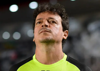 Vasco vai contratar um zagueiro na janela? Entenda