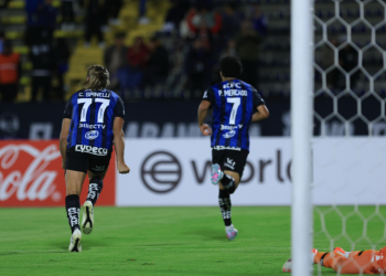 Expulsão precoce, falhas defensivas e desorganização: Vasco perde e se complica na Sul-Americana