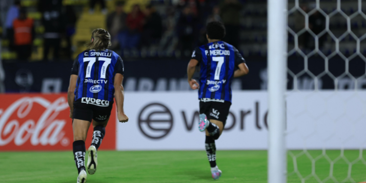 Expulsão precoce, falhas defensivas e desorganização: Vasco perde e se complica na Sul-Americana