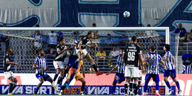 “Não vou ser expulso em 2025”: João Victor é expulso e revolta torcida do Vasco