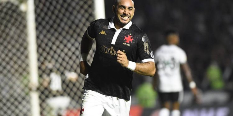 É revelado o ex-jogador do Vasco que se relacionou com amante de Payet