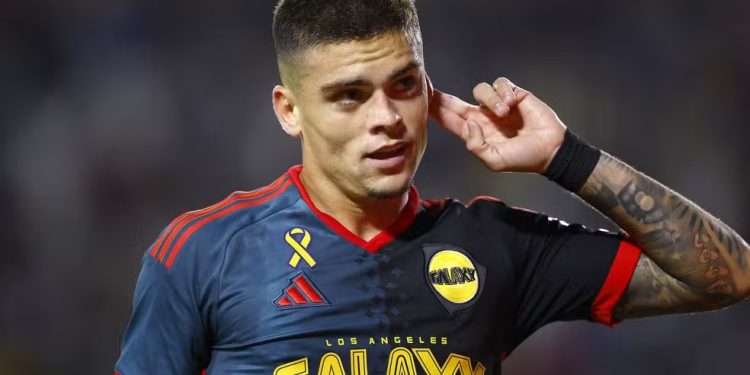 Gabriel Pec recebe sinal para voltar ao Brasil e Vasco pode receber boa grana