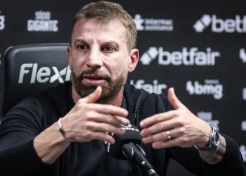 Vasco formaliza proposta por jogador e aguarda resposta