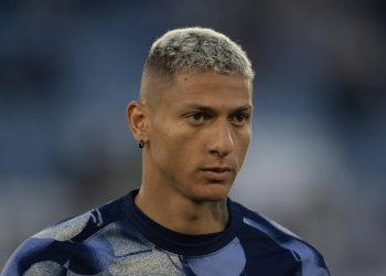 O que precisa ser feito para o Vasco contratar atacante Richarlison? Ídolo explica