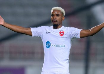 Vasco: Voo de Thiago Mendes atrasa