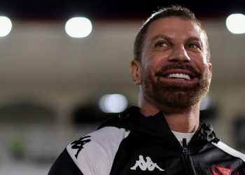 Vasco acerta contratação de novo atacante