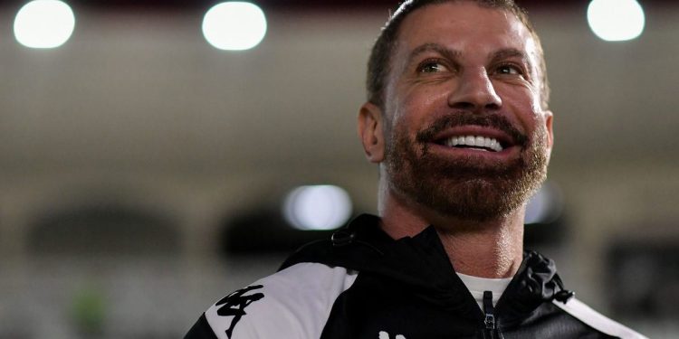 Vasco acerta contratação de novo atacante