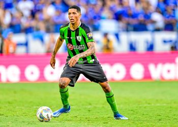 Vasco venderá volante Barros ao Cruzeiro? Entenda