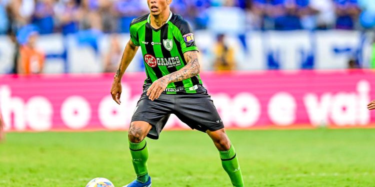 Vasco venderá volante Barros ao Cruzeiro? Entenda