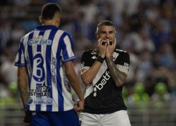 Vasco: Vegetti vive jejum de gols, mas segue com prestígio do Diniz: "Nosso plano principal é recuperar o artilheiro"