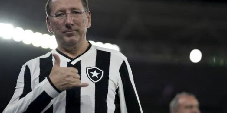 "R$ 20 milhões..." Torcida do Botafogo sugere contratação de joia do Vasco