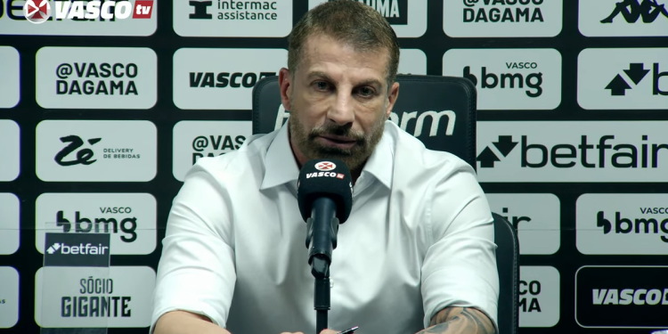 Jornalista sai em defesa de Pedrinho e critica torcida do Vasco: “Vocês estão de brincadeira”