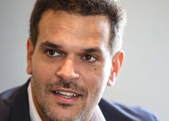 Zaga reforçada! Vasco mira em Diego Carlos, ex-Sevilla e Aston Villa