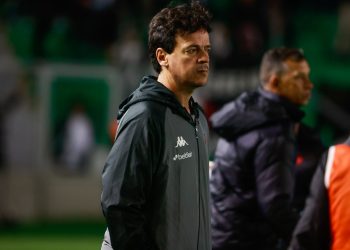 Vasco: Diniz detona time após derrota: 'Nível de concentração baixo e Juventude jogou com mais interesse'"