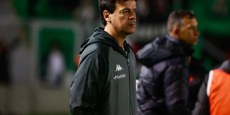 Vasco: Diniz detona time após derrota: 'Nível de concentração baixo e Juventude jogou com mais interesse'"