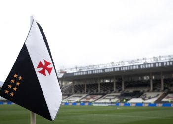 O ambiente no Vasco vive dias agitados, e um dos pontos de tensão envolve o zagueiro Maurício Lemos. S