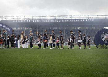 Cria do Vasco volta a jogar após 8 meses lesionado