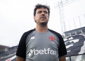 Vasco escalado com mudanças para enfrentar o Santos no Morumbis