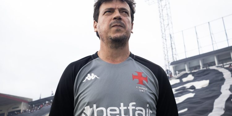 Vasco escalado com mudanças para enfrentar o Santos no Morumbis