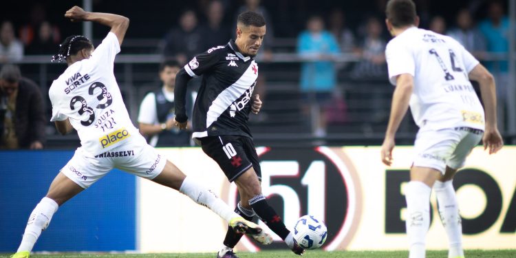 Ex-Jogador se emociona com goleada histórica do Vasco: "É um alento para o torcedor"