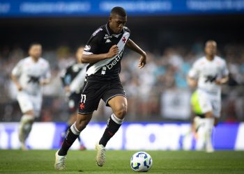 Segundo maior vencedor da Champions League quer comprar Rayan, do Vasco