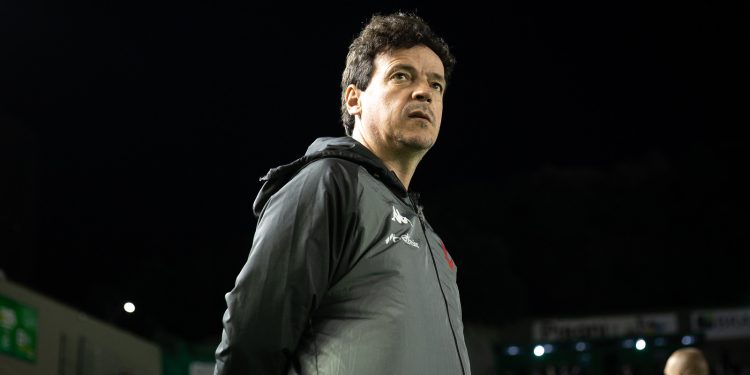 Vasco vive crise: só uma vitória nos últimos 10 jogos e defesa vira pesadelo no Brasileirão