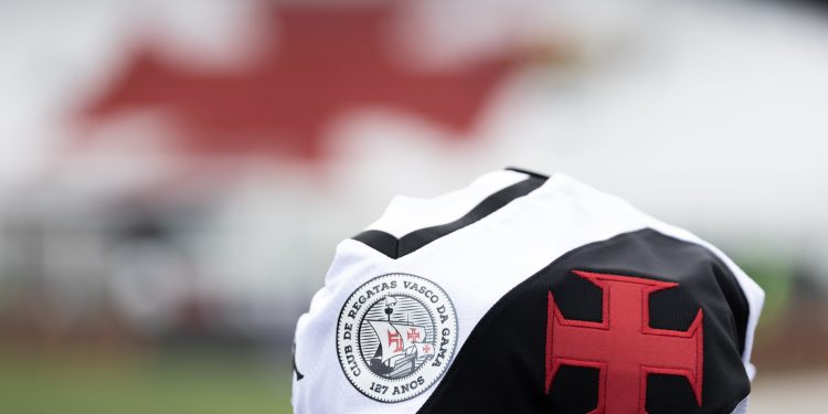 Clube da Série A anuncia jogador do Vasco