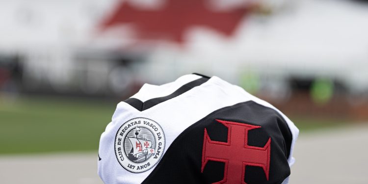 Árbitro polêmico apita Vasco x Botafogo na Copa do Brasil, confira