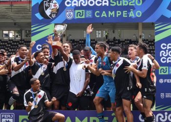 Vasco renova com futuro craque da base