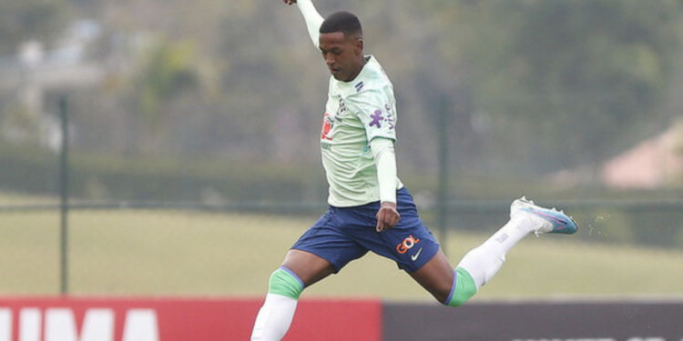 Vasco corre contra o relógio para inscrever Robert Renan e ter zagueiro no clássico decisivo contra o Botafogo