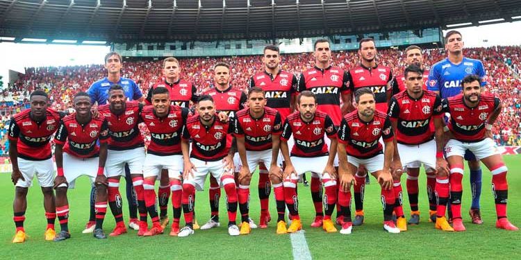 Vasco tenta contratação de zagueiro revelado pelo Flamengo