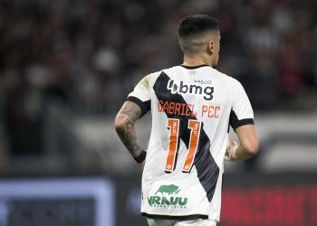 Cria do Vasco, Gabriel Pec recebe novas propostas para voltar ao Brasil