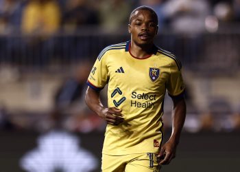 Transfer ban do Corinthians abriu caminho para o Vasco fechar com Andrés Gómez; veja os bastidores