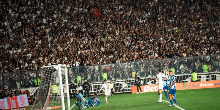 Vasco garante R$ 4,7 milhões com vaga nas quartas da Copa do Brasil