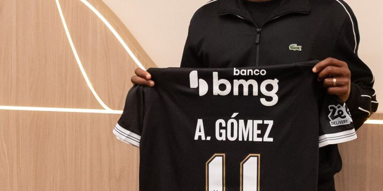 Andrés Gómez chega ao Rio e é apresentado pelo Vasco: “Sou um jogador desequilibrante”