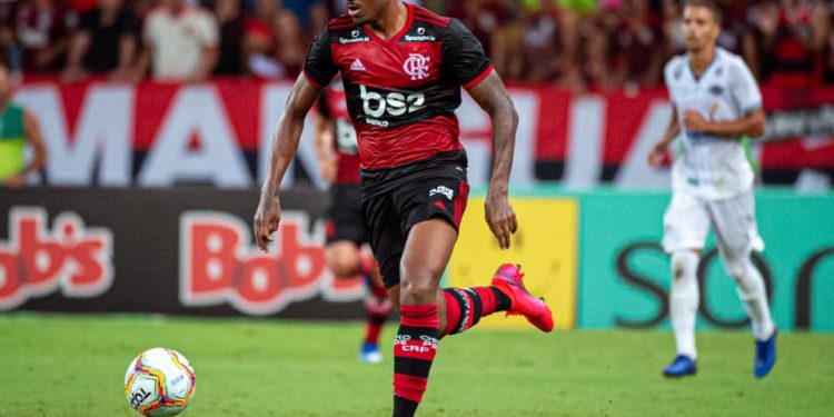 Sondado no Vasco, Vitinho negocia com Corinthians