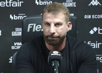 Vasco desiste de zagueiro e rival europeu fecha contratação milionária