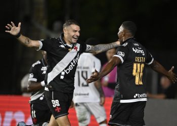 Vasco tem duas baixas para enfrentar o Flamengo