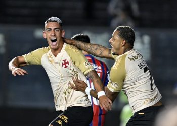 Diniz dispara contra arbitragem após vitória do Vasco: ‘Critério mudou no meio do jogo’